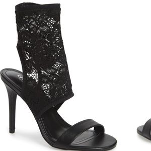 Nwt, David Charles stretch lace cuff heels